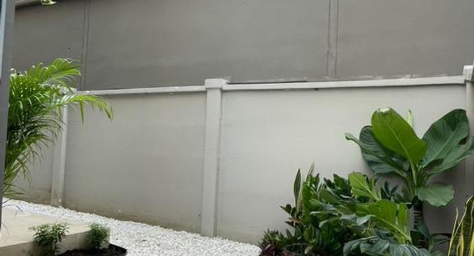 For rent 3 bedrooms house in Saphan Sung, Bangkok