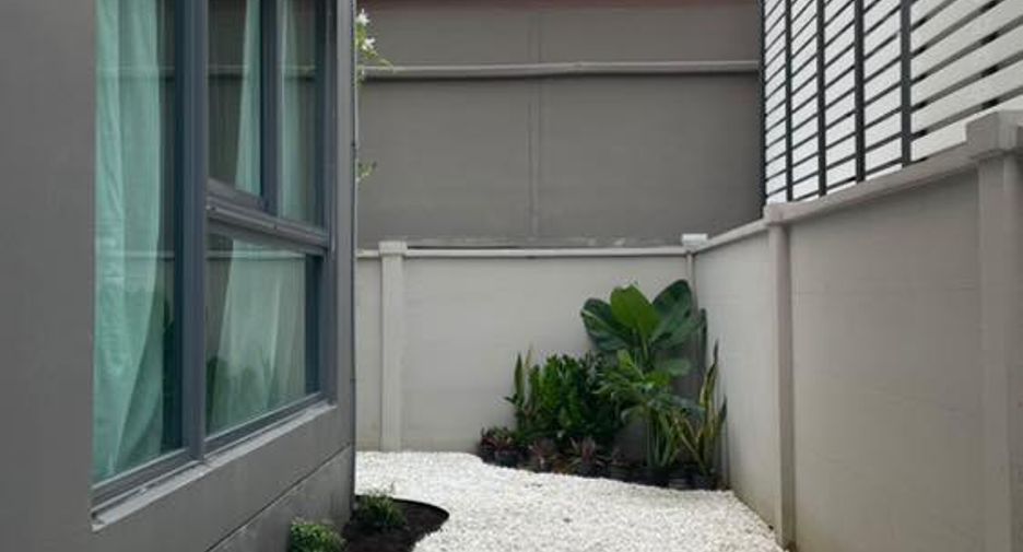 For rent 3 bedrooms house in Saphan Sung, Bangkok