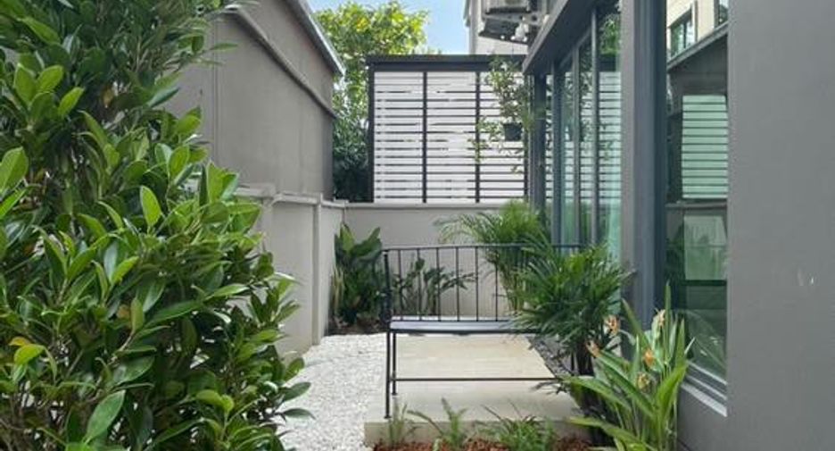 For rent 3 bedrooms house in Saphan Sung, Bangkok