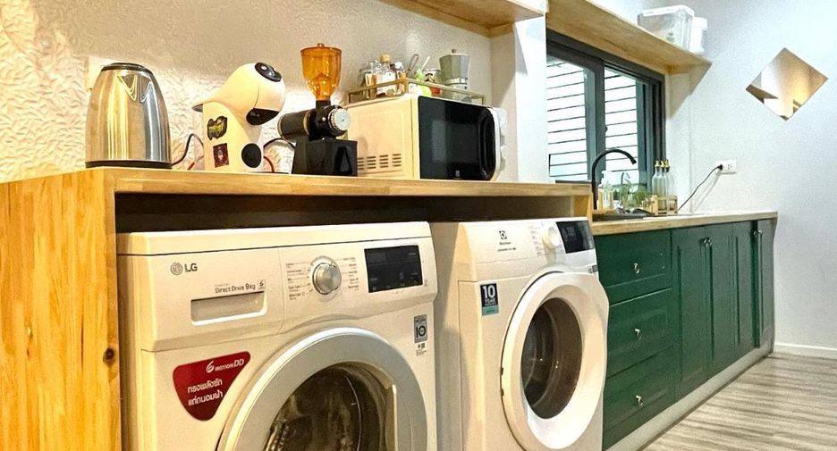 For rent 3 bedrooms house in Saphan Sung, Bangkok