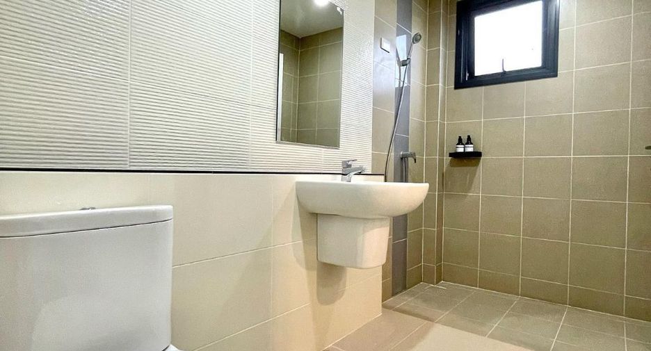 For rent 3 bedrooms house in Saphan Sung, Bangkok