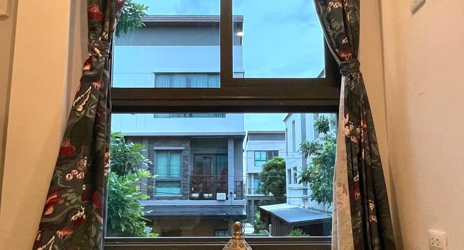 For rent 3 bedrooms house in Saphan Sung, Bangkok