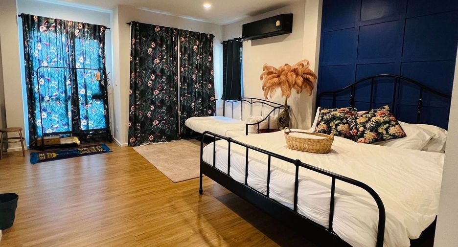For rent 3 bedrooms house in Saphan Sung, Bangkok