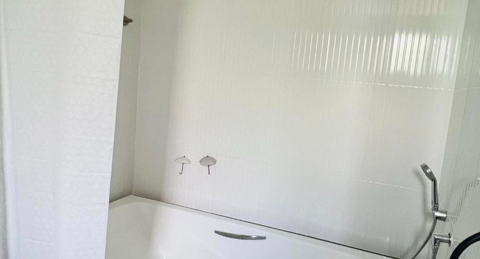 For rent 3 bedrooms house in Saphan Sung, Bangkok