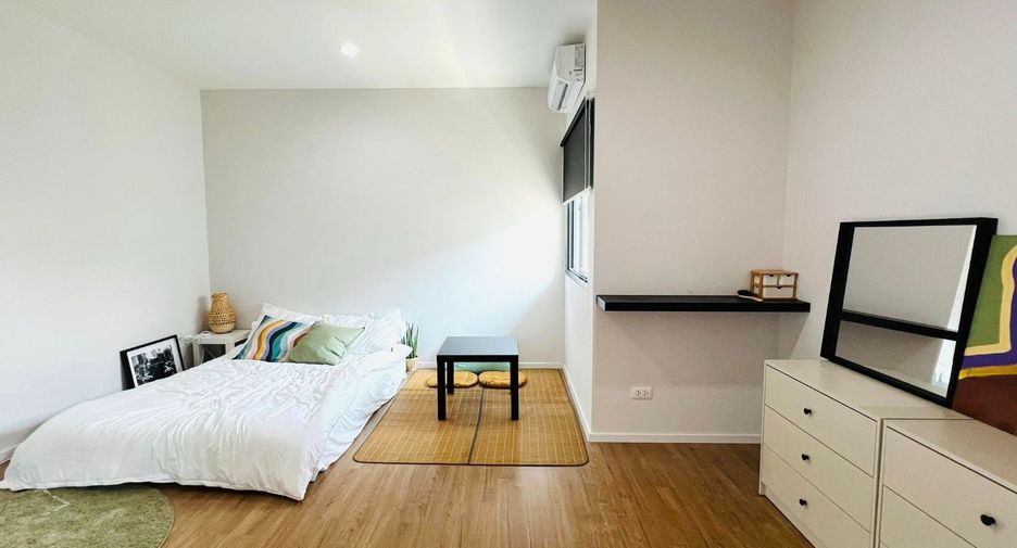 For rent 3 bedrooms house in Saphan Sung, Bangkok