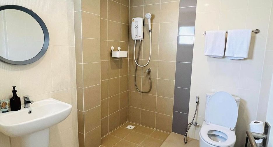 For rent 3 bedrooms house in Saphan Sung, Bangkok