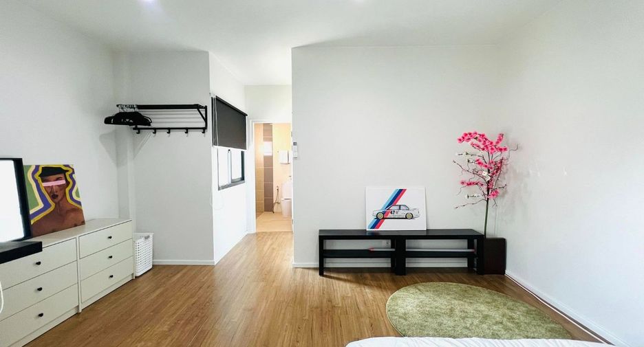 For rent 3 bedrooms house in Saphan Sung, Bangkok