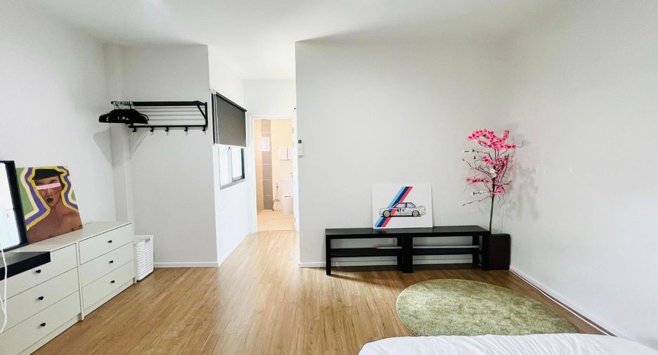 For rent 3 bedrooms house in Saphan Sung, Bangkok