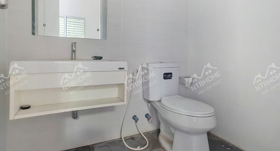 For sale 3 bedrooms townhouse in Don Mueang, Bangkok