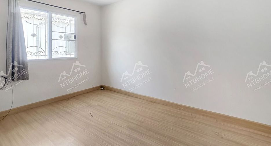 For sale 3 bedrooms townhouse in Don Mueang, Bangkok