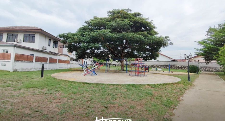 出售 2 卧室 联排别墅 在 Si Racha, Chon Buri