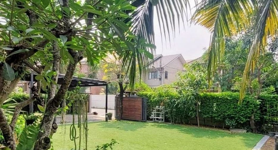 Casa en alquiler de 4 habitaciones en Lat Phrao, Bangkok