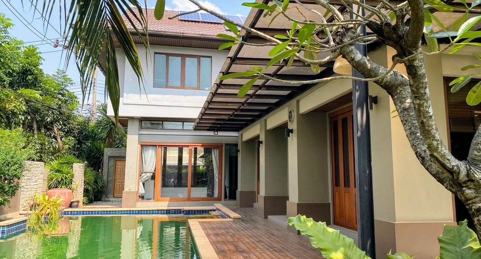Casa en alquiler de 4 habitaciones en Lat Phrao, Bangkok