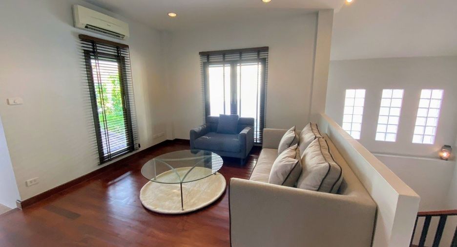 Casa en alquiler de 4 habitaciones en Lat Phrao, Bangkok