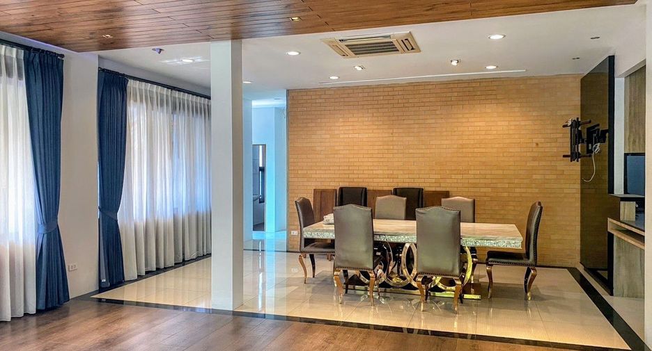 Casa en alquiler de 4 habitaciones en Lat Phrao, Bangkok
