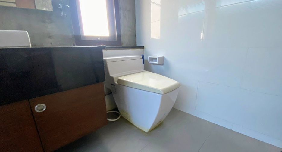 Casa en alquiler de 4 habitaciones en Lat Phrao, Bangkok