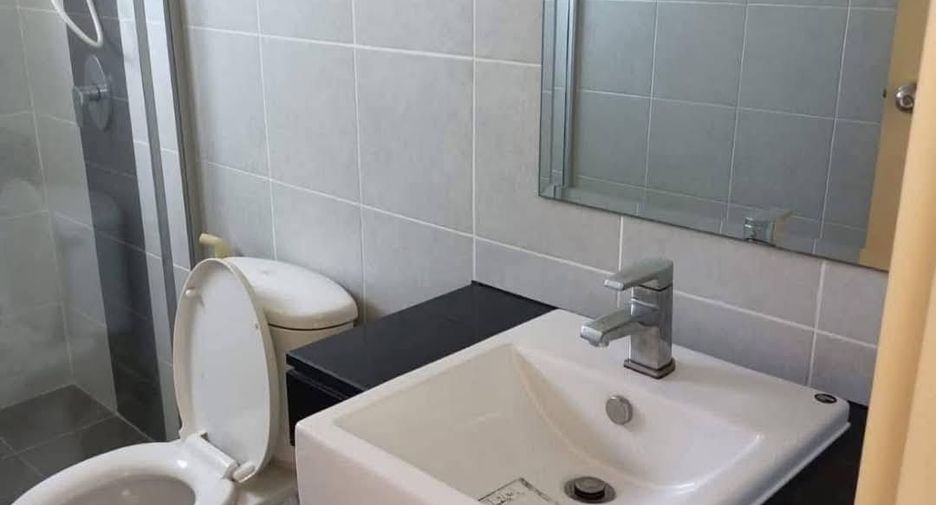 For sale 2 ベッドルーム condo in Bang Lamung, Chonburi