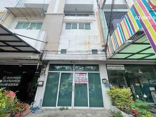 Local comercial en venta de 4 habitaciones en Bang Khen, Bangkok