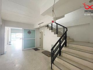 Local comercial en venta de 4 habitaciones en Bang Khen, Bangkok