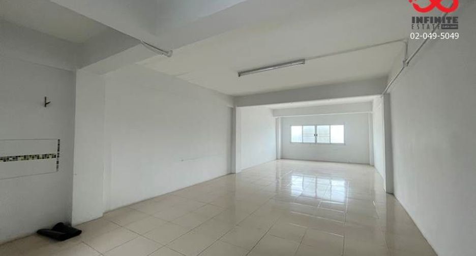 Local comercial en venta de 4 habitaciones en Bang Khen, Bangkok