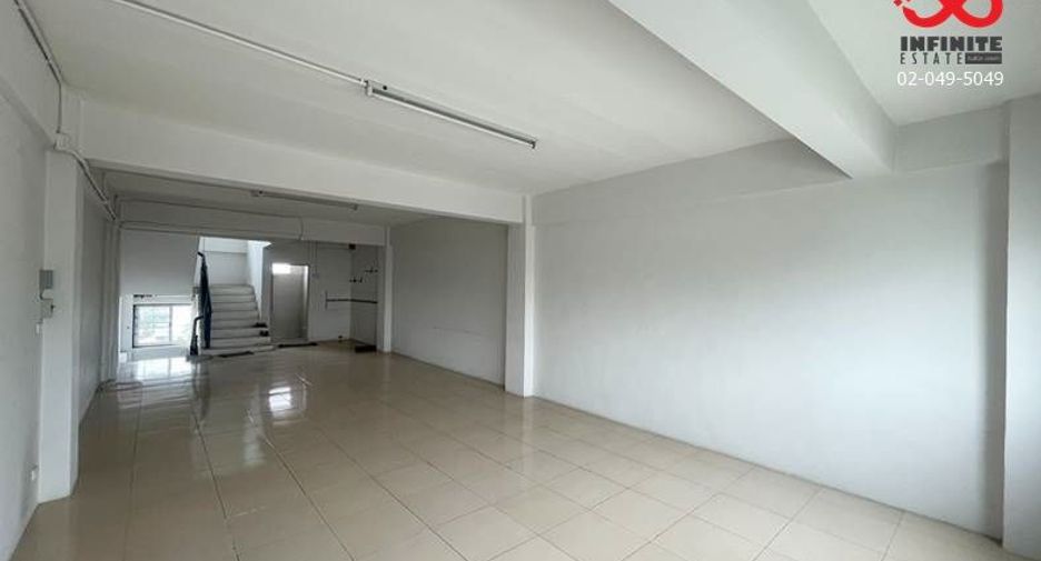 Local comercial en venta de 4 habitaciones en Bang Khen, Bangkok