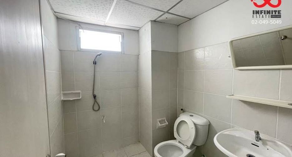 Local comercial en venta de 4 habitaciones en Bang Khen, Bangkok