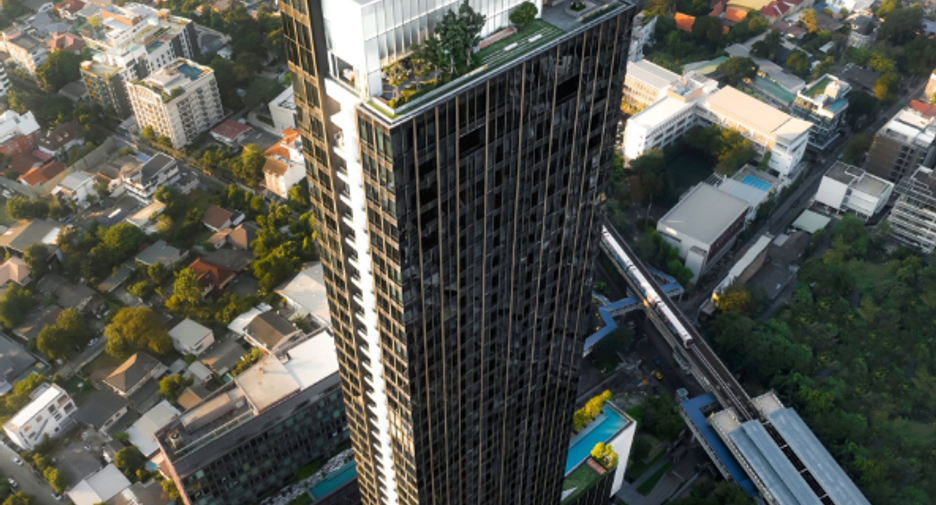 For sale 2 bed condo in Khlong Toei, Bangkok
