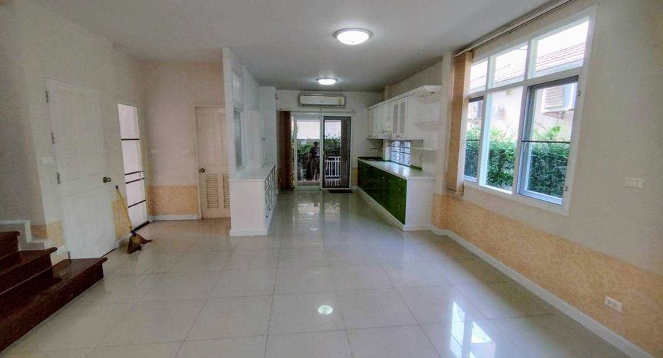 For sale 5 bedrooms house in Mueang Nonthaburi, Nonthaburi