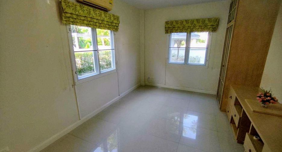 For sale 5 bedrooms house in Mueang Nonthaburi, Nonthaburi
