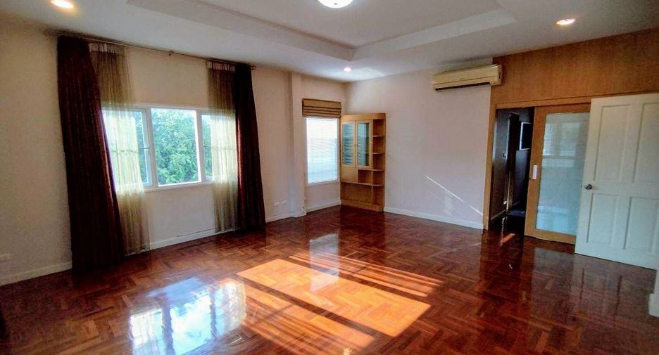 For sale 5 bedrooms house in Mueang Nonthaburi, Nonthaburi