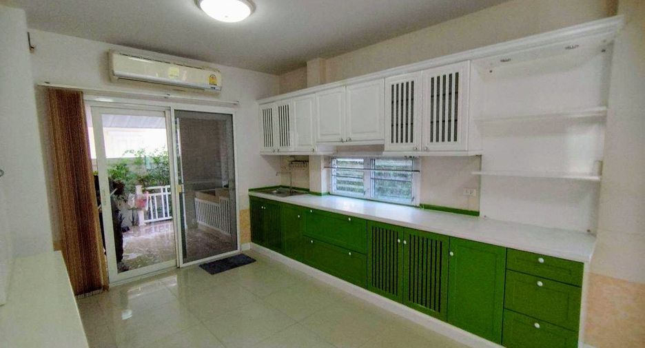 For sale 5 bedrooms house in Mueang Nonthaburi, Nonthaburi