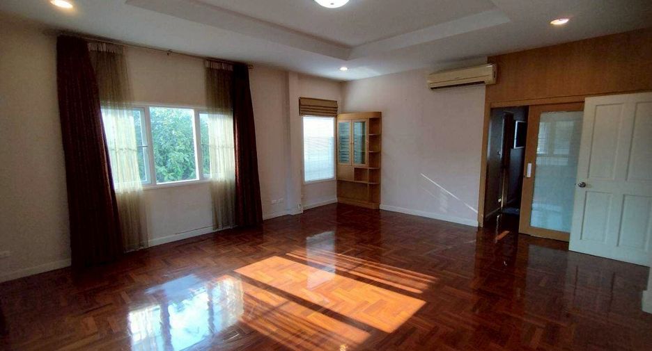 For sale 5 bedrooms house in Mueang Nonthaburi, Nonthaburi