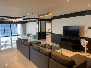 For sale 3 bed condo in Watthana, Bangkok