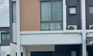 For rent 3 bed townhouse in Bang Phli, Samut Prakan