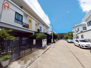 For sale 4 bed townhouse in Lat Lum Kaeo, Pathum Thani