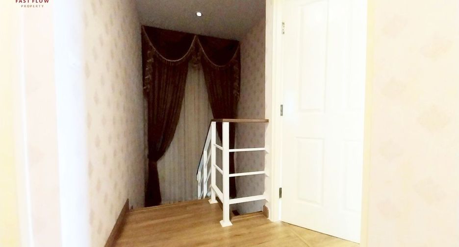 Продажа 4 спальни таунхаус в Lat Lum Kaeo, Патумтани
