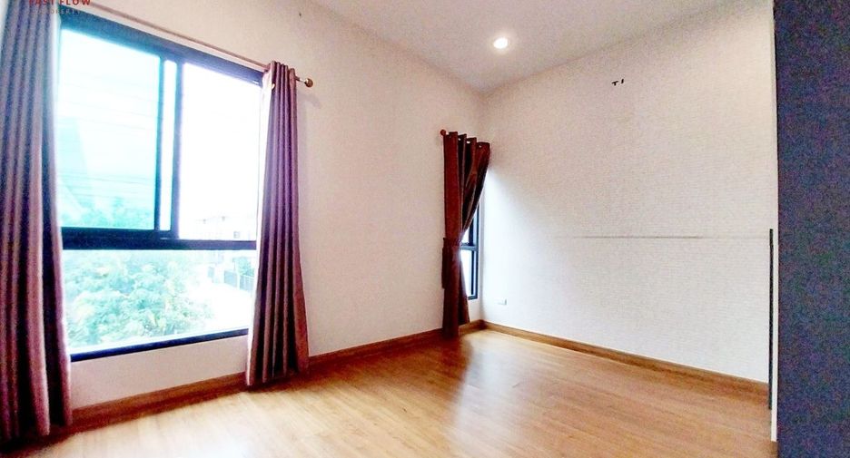 Продажа 4 спальни таунхаус в Lat Lum Kaeo, Патумтани