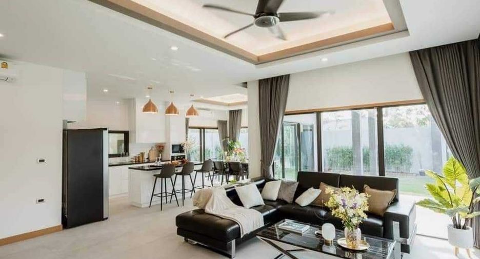 For rent 3 bedrooms villa in Bang Lamung, Chonburi