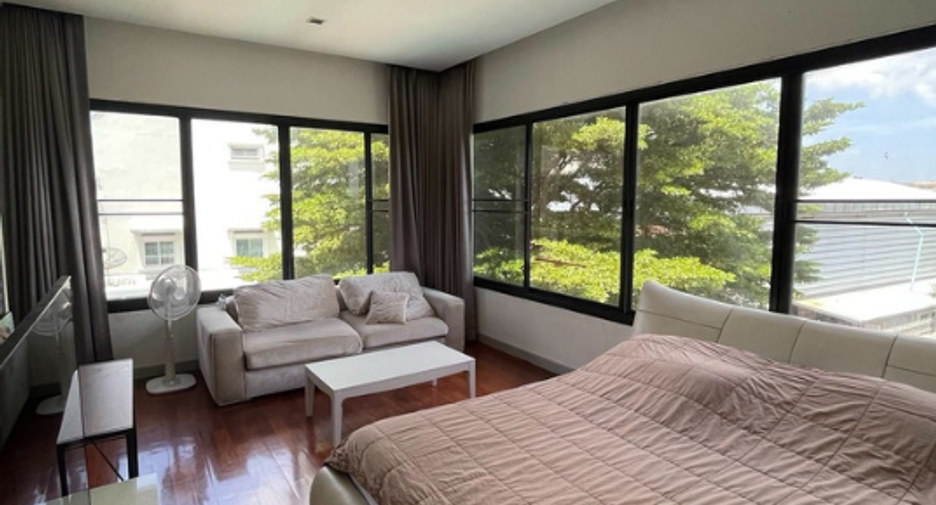 For sale 7 bedrooms house in Bangkok Noi, Bangkok