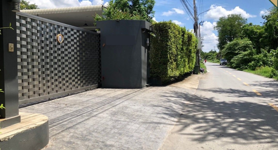 For sale 7 bedrooms house in Bangkok Noi, Bangkok
