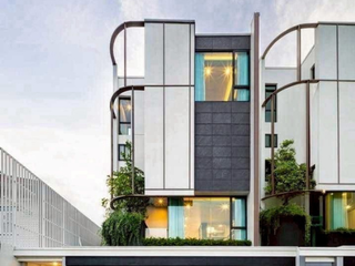 For sale 3 bedrooms house in Phaya Thai, Bangkok