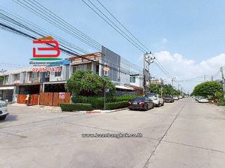 For sale 3 bed townhouse in Lam Luk Ka, Pathum Thani
