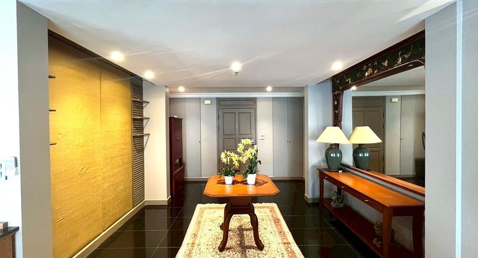 For rent 2 bedrooms condo in Sathon, Bangkok
