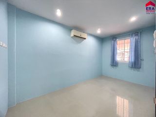 For sale 3 Beds townhouse in Mueang Surat Thani, Surat Thani