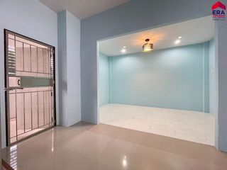 For sale 3 Beds townhouse in Mueang Surat Thani, Surat Thani