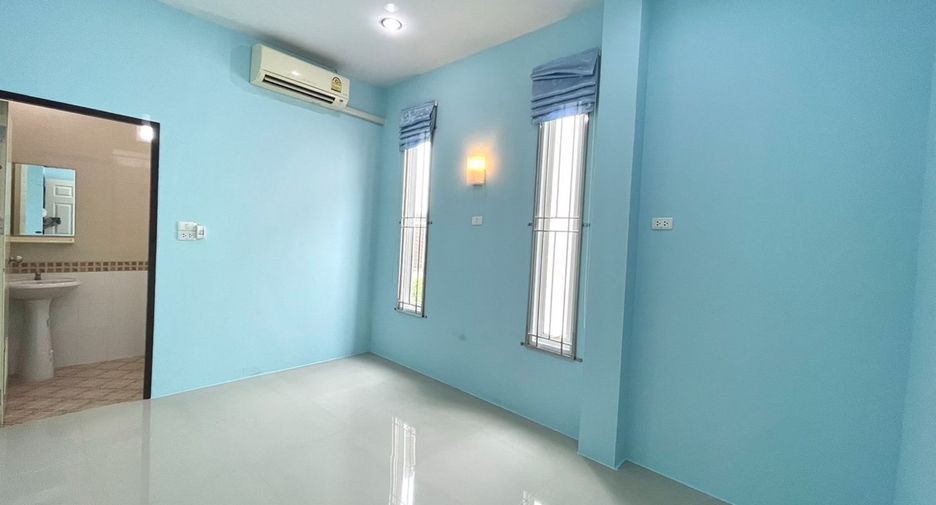 For sale 3 bedrooms townhouse in Mueang Surat Thani, Surat Thani