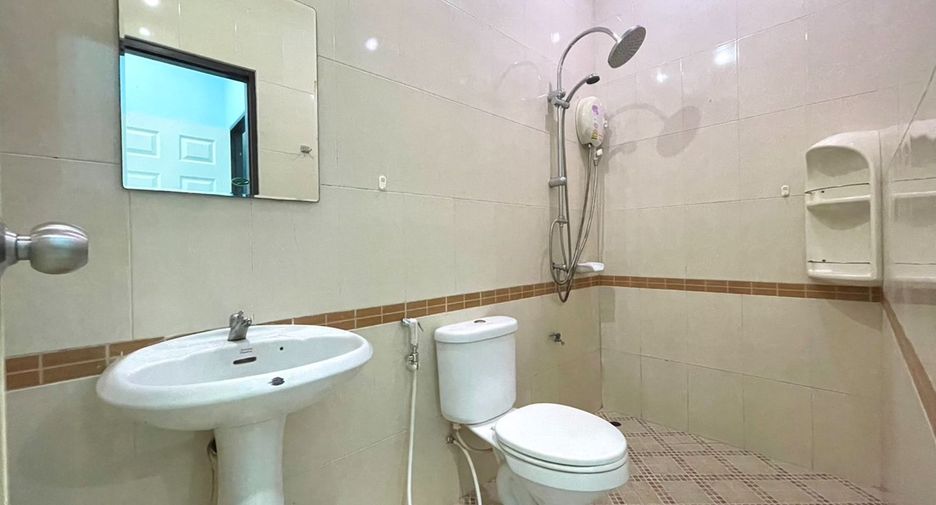 For sale 3 bedrooms townhouse in Mueang Surat Thani, Surat Thani