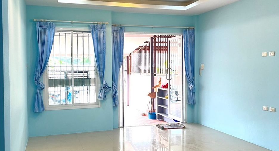 For sale 3 bedrooms townhouse in Mueang Surat Thani, Surat Thani