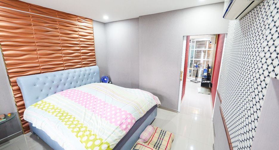 Local comercial en venta de 5 habitaciones en Chatuchak, Bangkok