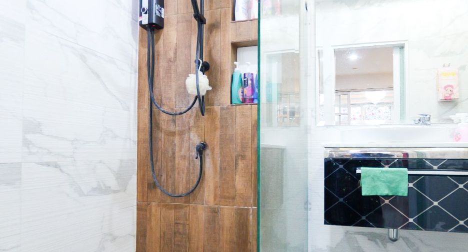 Local comercial en venta de 5 habitaciones en Chatuchak, Bangkok